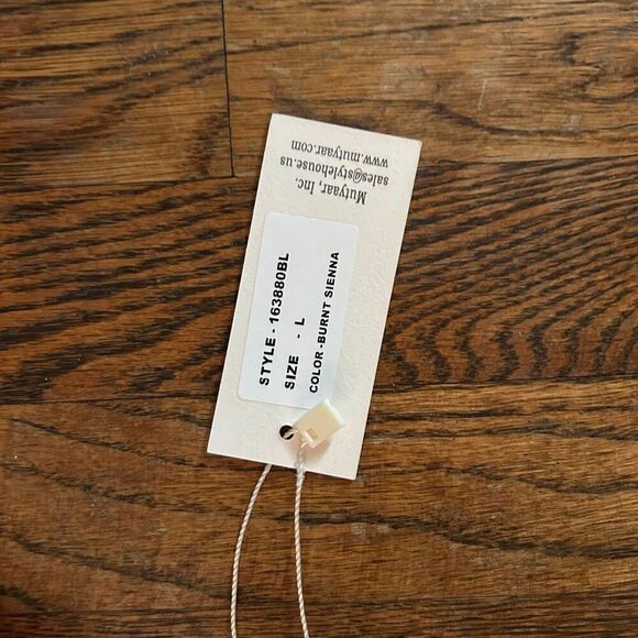 New Sim & Sam Top - Picture 3 of 5